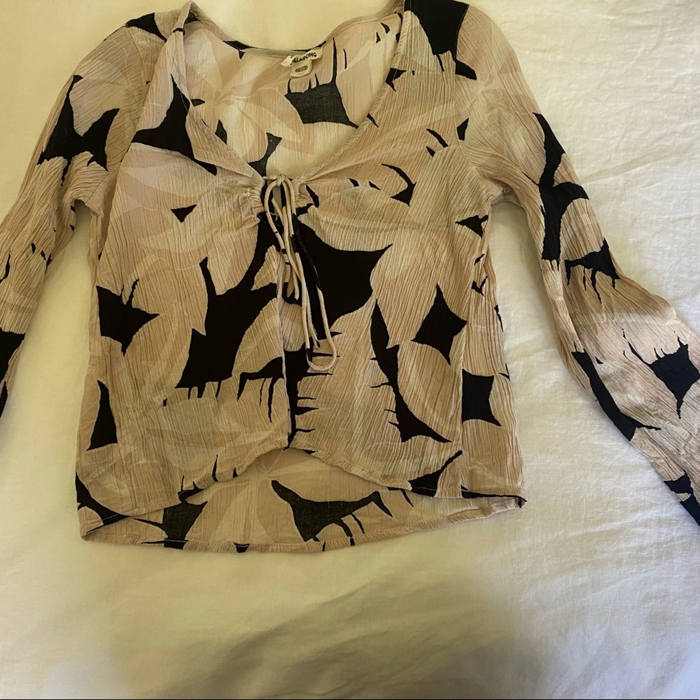 Billabong flare sleeve flower top